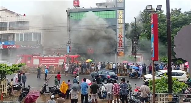 Khabar Odisha:fire-breaks-down-in-shopping-mall-in-jharsuguda-town