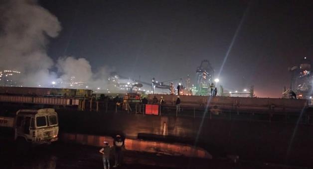 Khabar Odisha:fire-breaks-out-on-ship-in-paradeep