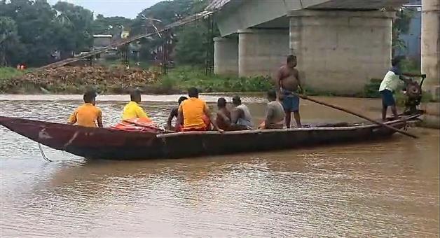 Khabar Odisha:fisherman-goes-missing-after-falling-into-daya-river-in-puri-search-operation-underway