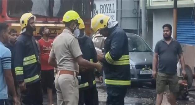 Khabar Odisha:four-storey-cosmetics-shop-catches-fire-goods-worth-lakhs-of-rupees-destroyed