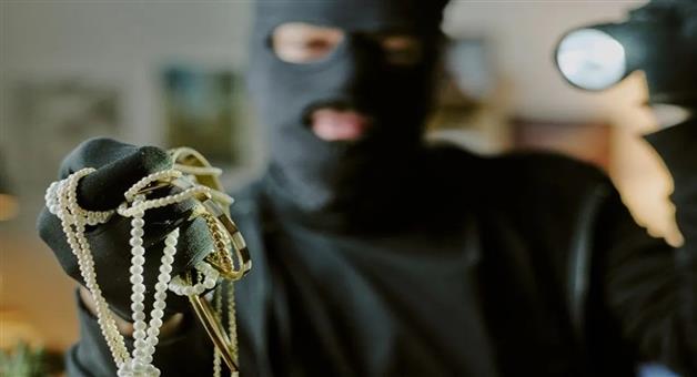 Khabar Odisha:gold-and-silver-worth-rs-2-5-million-stolen-from-house-at-aul-kendrapada