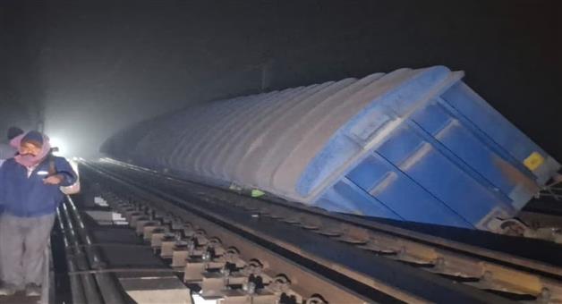 Khabar Odisha:goods-train-derailed-in-bihar