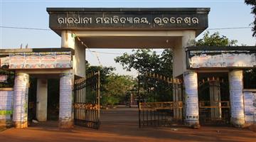 Khabar Odisha:group-clash-in-rajdhani-college-campus