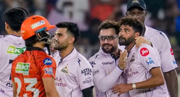Khabar Odisha:gt-vs-srh-ipl-2026-gujarat-titans-thrash-hyderabad-by-82-runs-to-reclaim-top-spot