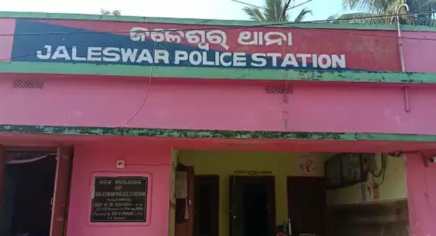 Khabar Odisha:hanging-body-of-a-man-rescued-in-jaleswar