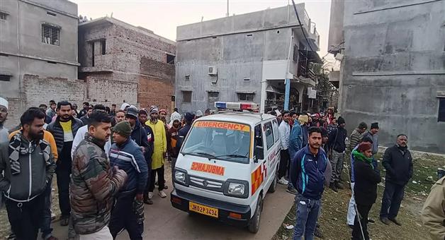 Khabar Odisha:hazaribagh-bomb-blast-3-dead-1-injured