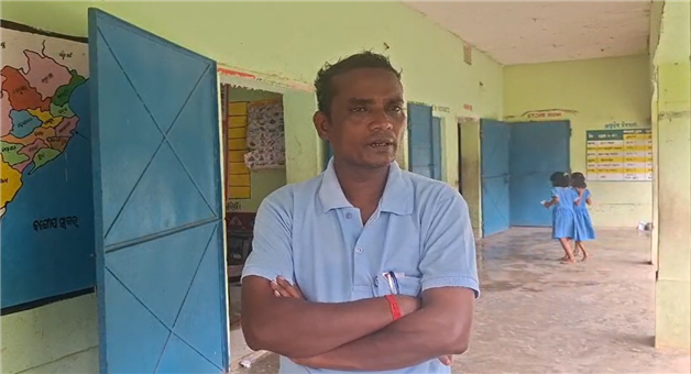 Khabar Odisha:head-master-suspended-for-drinking-alchohol-during-school-hour
