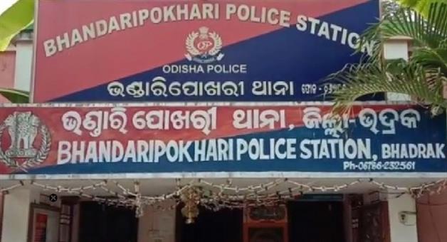 Khabar Odisha:headmaster-detained-by-police-for-misbehaving-a-female-teacher