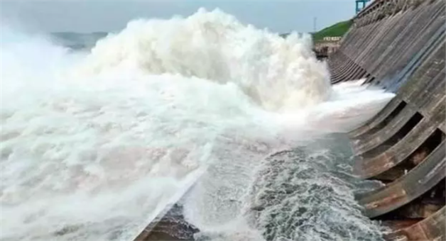 Khabar Odisha:hirakud-dam-gates-opened-floodwater-released-mahanadi-alert-odia