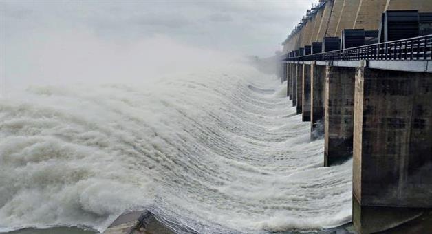 Khabar Odisha:hirakud-dam-opens-22-gates-as-rising-inflow-triggers-massive-water-release