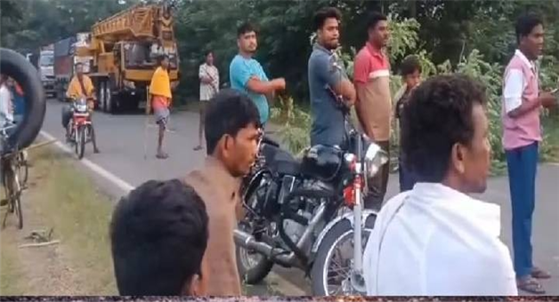 Khabar Odisha:hit-run-case-couple-killed-as-truck-hits-bike-on-nh-353-in-nuapada
