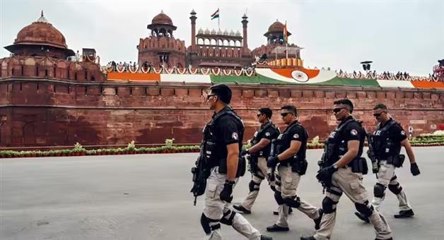 Khabar Odisha:independent-day-15-august-delhi-red-fort-7-policemen-suspended-over-security-lapses-during-mock-drill-dummy-bomb