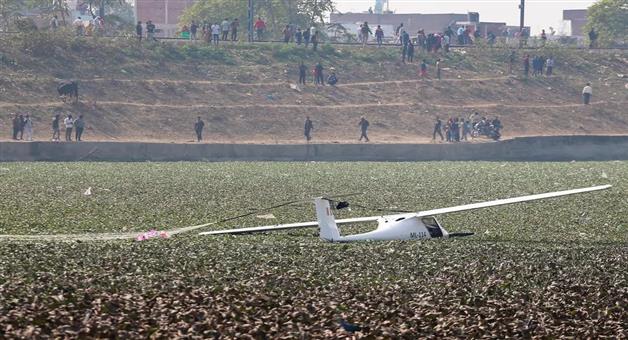 Khabar Odisha:indian-air-forces-microlight-craft-crashes-in-prayagraj-during-routine-training-sortie-both-pilots-safe