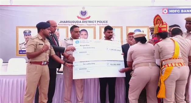 Khabar Odisha:insurance-amount-given-to-the-family-of-the-policeman-who-died-in-jharsuguda-accident