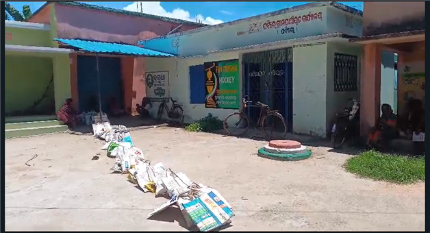 Khabar Odisha:irregularity-in-pds-rice-distribution