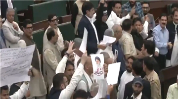 Khabar Odisha:jammu-kashmir-assembly-clash-khamenei-poster-bjp-congress-uproar-cabinet-projects