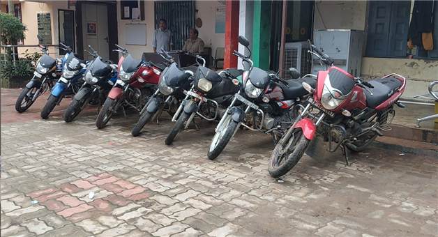 Khabar Odisha:jaypur-police-arrest-8-accused-with-8-bikes