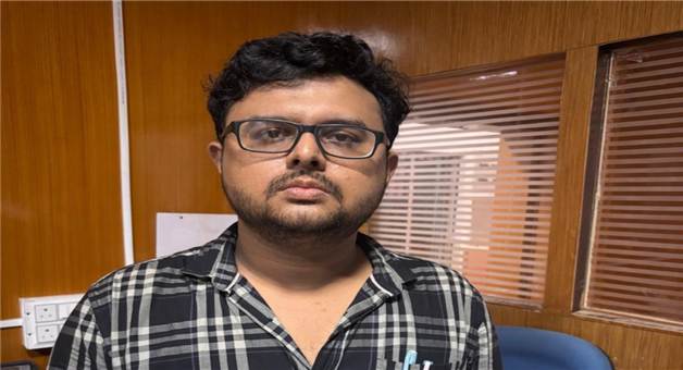 Khabar Odisha:junior-revenue-assistant-caught-taking-bribe-of-rs-30000