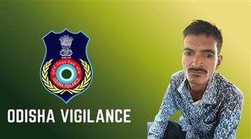 Khabar Odisha:khordha-health-worker-caught-taking-bribe-for-death-certificates