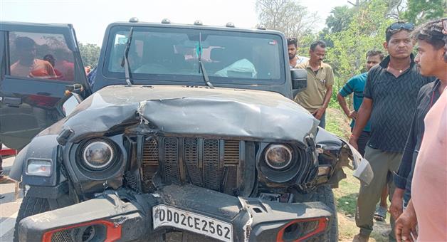 Khabar Odisha:kid-died-and-5-injured-of-a-family-after-thar-hitting-a-auto