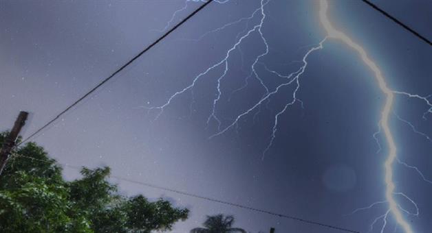 Khabar Odisha:lightning-strikes-aunts-life-taken-away-along-with-father-and-daughter