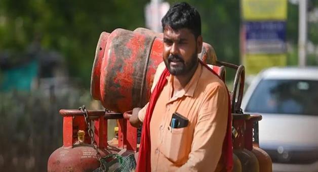 Khabar Odisha:lpg-cylinder-booking-drop-india-gas-crisis