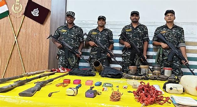Khabar Odisha:major-maoist-arms-dump-recovered-along-odisha-chhattisgarh-border-in-malkangiri
