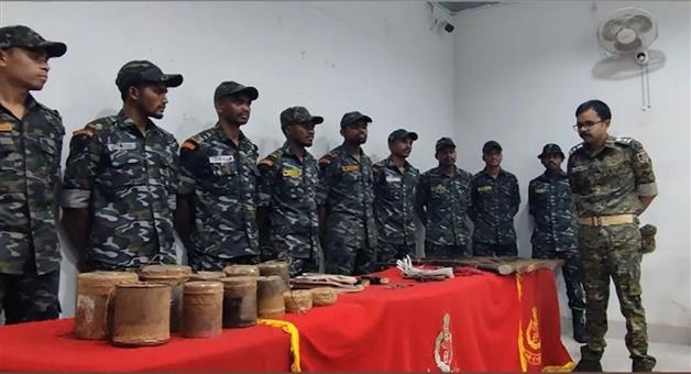 Khabar Odisha:major-maoist-dump-unearthed-along-koraputmalkangiri-border-arms-and-explosives-seized