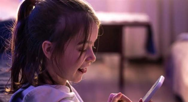 Khabar Odisha:malaysia-bans-social-media-for-children-under-16-global-laws