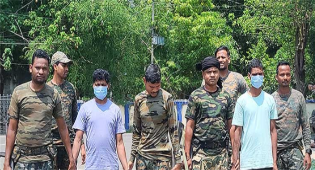 Khabar Odisha:malkangiri-police-apprehend-two-top-maoist-cadres-recover-huge-cache-of-arms