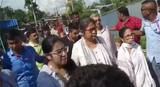Khabar Odisha:mamata-banerjee-convoy-attacked-kancharapara