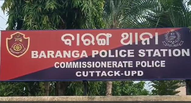 Khabar Odisha:man-brutaly-beaten-by-baranga-police-in-wife-missing-case