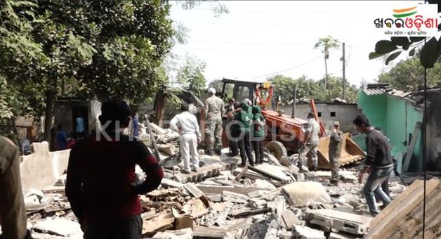 Khabar Odisha:many-aadhaar-cards-found-from-a-house-during-salia-sahi-demolition