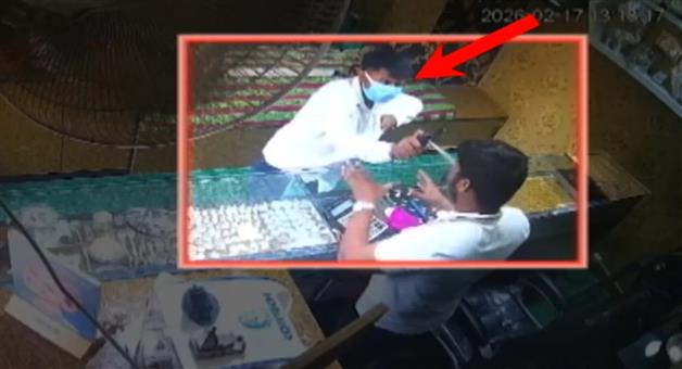 Khabar Odisha:masked-miscreant-use-spray-to-loot-jewellery-shop-in-bhubaneswar-accused-arrested