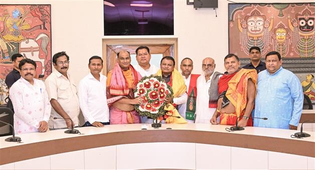 Khabar Odisha:members-of-the-newly-formed-shrimandir-management-committee-meet-the-chief-minister