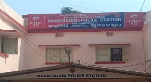 Khabar Odisha:miscreants-attack-in-a-guest-house-at-gandamunda