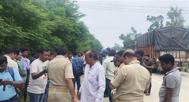 Khabar Odisha:miscreants-fires-youth-on-nh-to-snatch-away-money-bag
