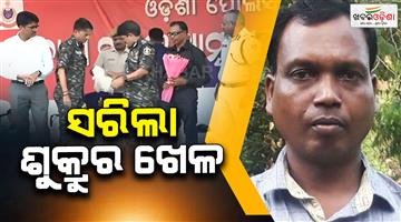 Khabar Odisha:most-wanted-maoists-surrender-with-sophisticated-weapons