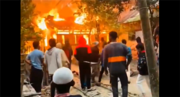 Khabar Odisha:muslim-sets-fire-on-a-hindu-house-in-bangladesh