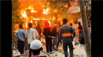 Khabar Odisha:muslim-sets-fire-on-a-hindu-house-in-bangladesh