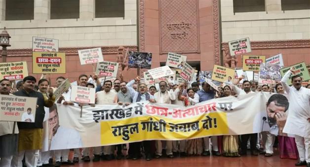 Khabar Odisha:nda-and-indi-members-face-to-face-at-makardwar-gate