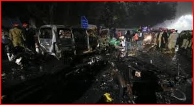 Khabar Odisha:new-delhi-city-delhi-red-fort-blast-explosion-near-historic-site-causes-panic