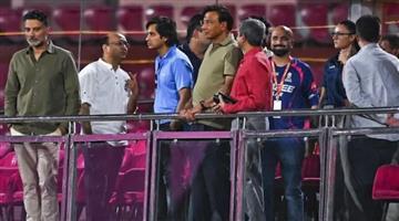Khabar Odisha:new-owner-lakshmi-mittal-meets-rajasthan-royals-players