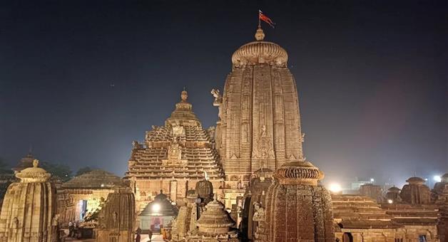 Khabar Odisha:non-hindu-romania-citizen-enters-to-lingaraj-temple