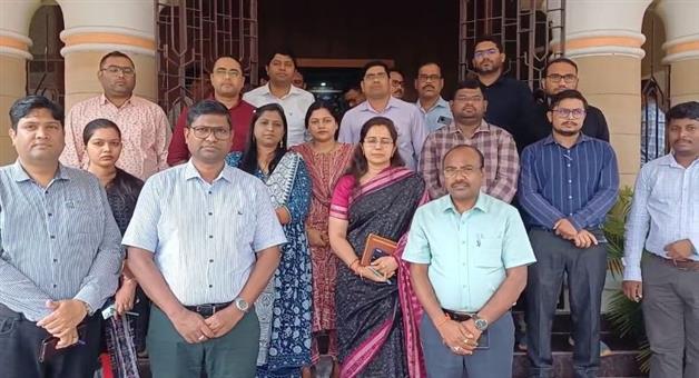 Khabar Odisha:oas-ors-officers-go-on-indefinite-leave-across-8-districts-in-protest