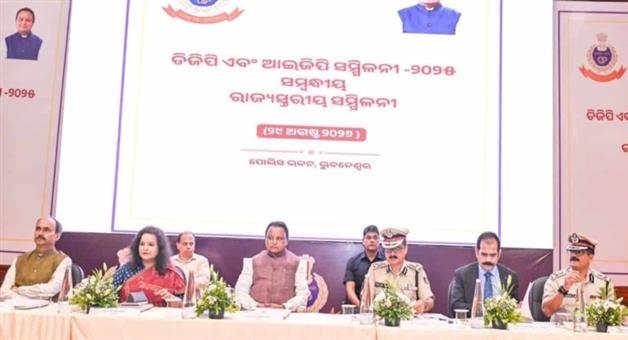 Khabar Odisha:odisha-cm-chairs-high-level-law-order-meeting-at-police-bhavan