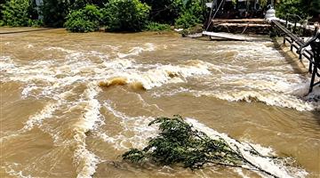 Khabar Odisha:odisha-floods-panic-grips-bhadrak-villagers-as-embankment-breach-widens-20-villages-inundated
