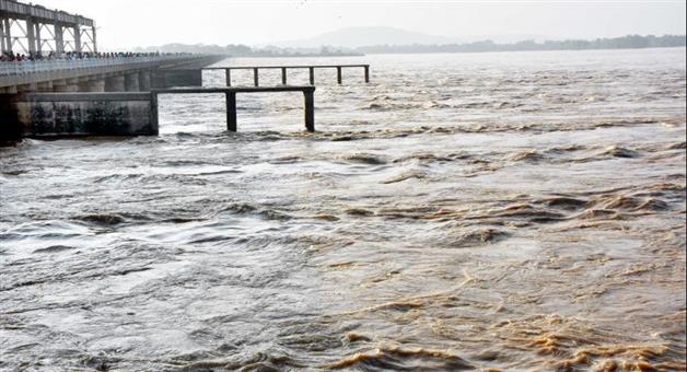 Khabar Odisha:odisha-fourth-minor-flood-mahanadi-munduli-8-lakh-cusecs