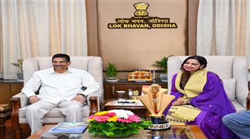 Khabar Odisha:odisha-governer-kambhampatti-felicitate-jyotirmayee-nayak