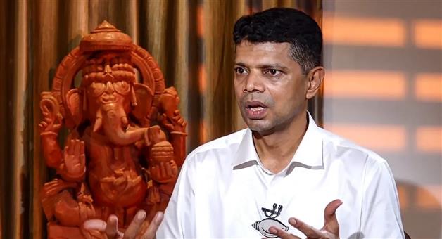 Khabar Odisha:odisha-politics-sparks-after-notice-to-vk-pandian